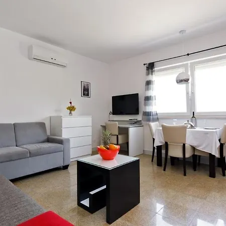 Apartment Fully Equiped With Its Own Balcony
