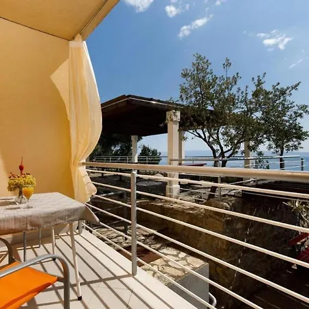 Apartment Fully Equiped With Its Own Balcony